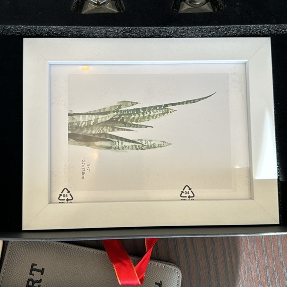 Chelmon Mr. And Mrs. Passport holders, luggage tags, frame, sand keeper nwt - Picture 6 of 6